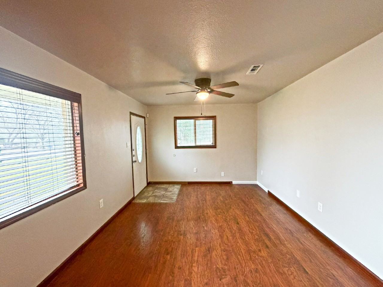 817 Zachry Dr - Photo 3 of 15