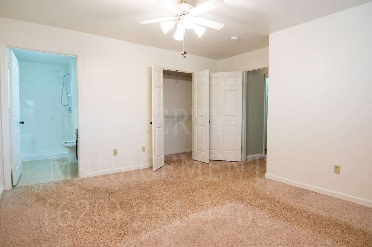 110 E 8th St - Photo 3 of 25