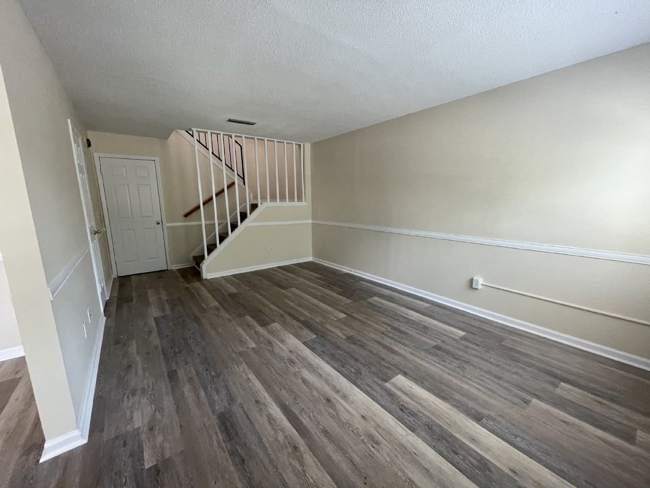 816 Lesa St - Photo 2 of 15