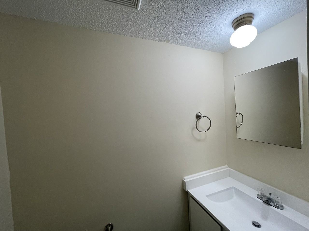 816 Lesa St - Photo 7 of 15