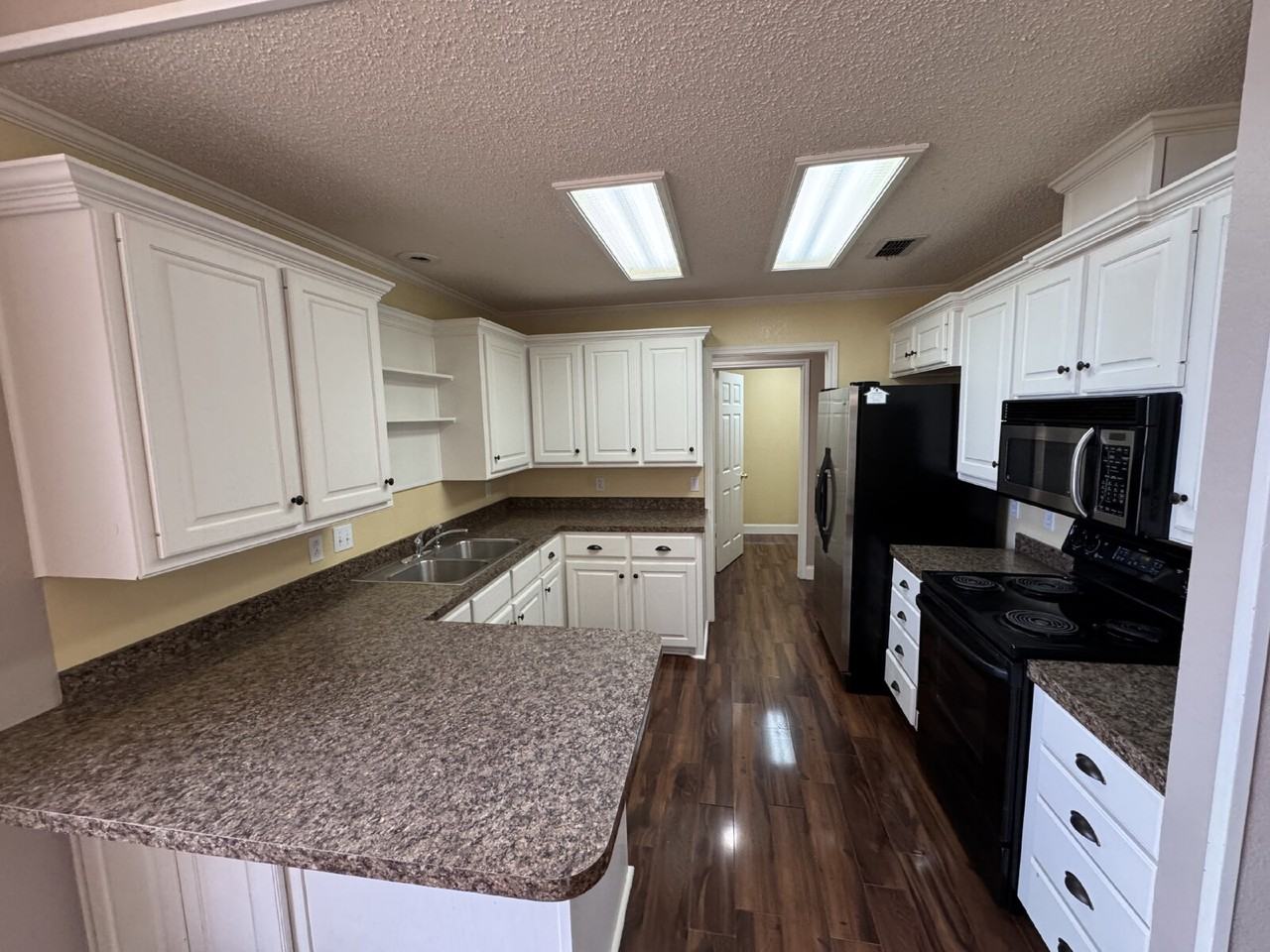 6604 Brentwood Ave - Photo 4 of 10