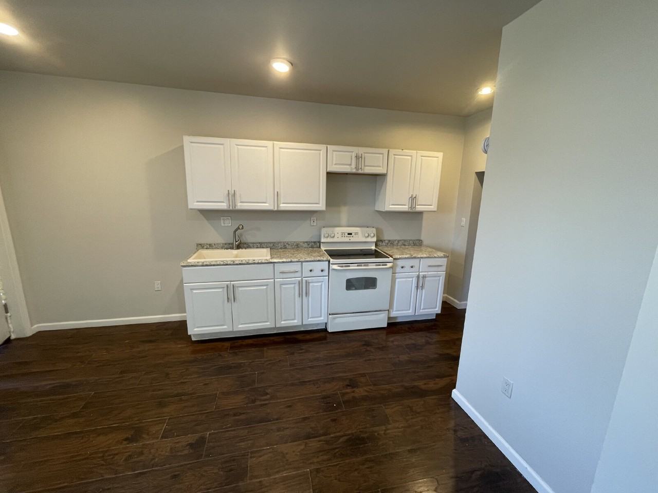 642 Indiana Ave - Photo 4 of 8