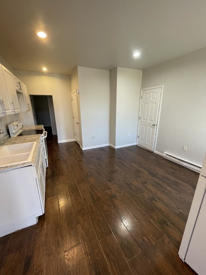 642 Indiana Ave - Photo 7 of 8