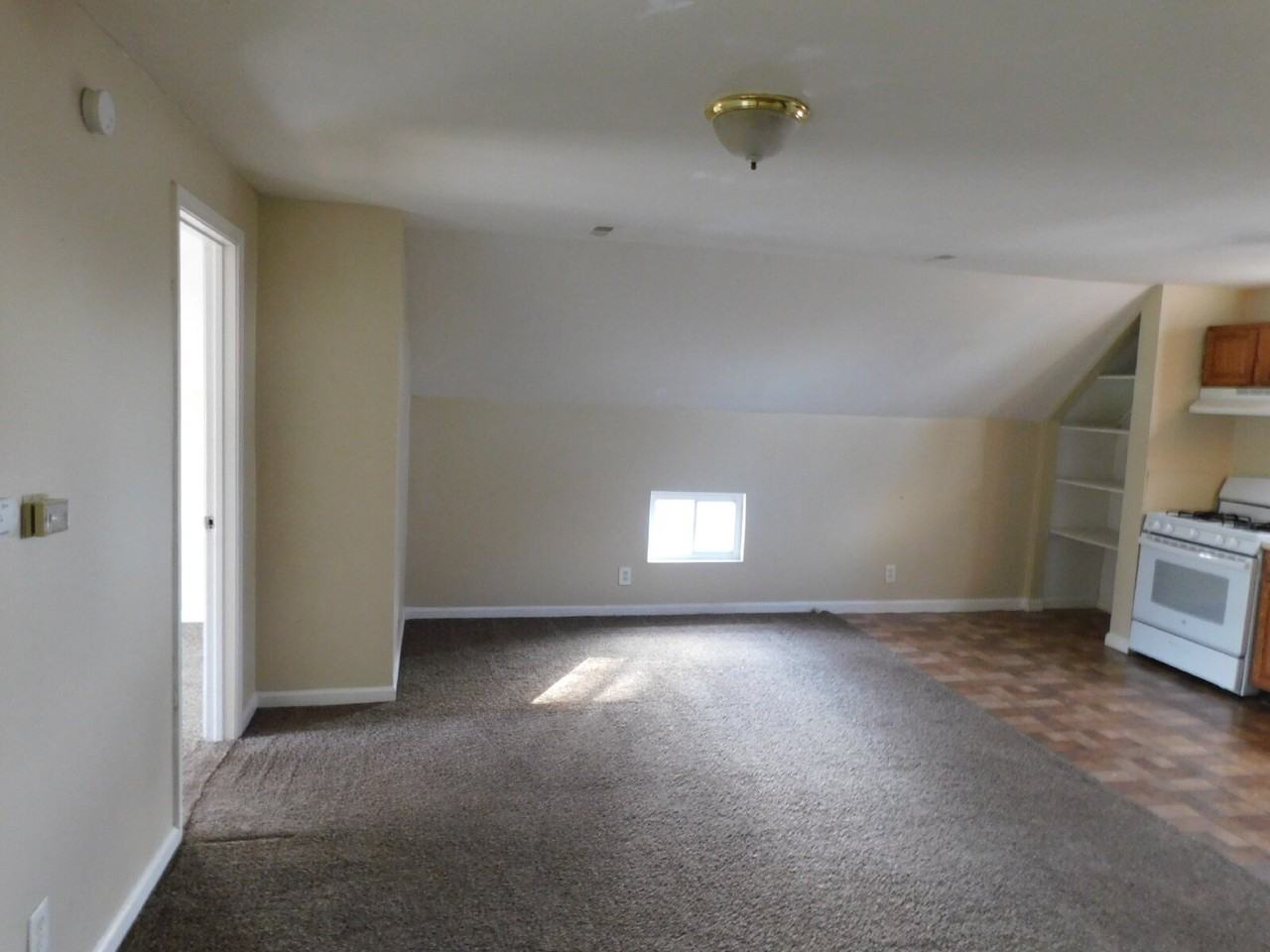 1116 Hancock St - Photo 5 of 9