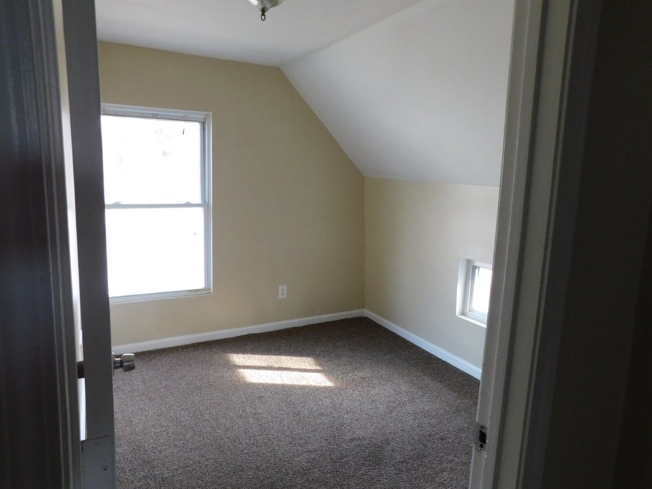 1116 Hancock St - Photo 7 of 9