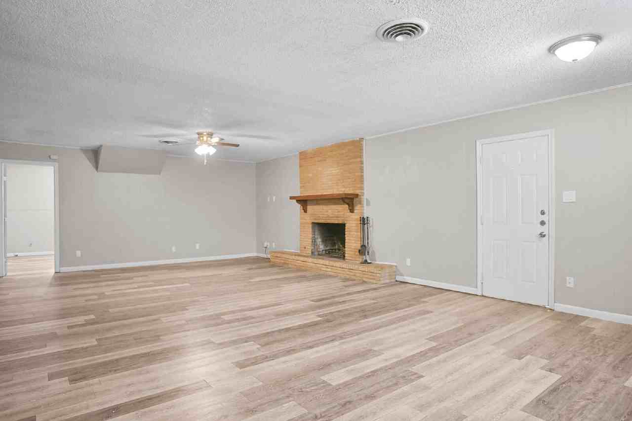 4309 42nd St - Photo 4 of 40