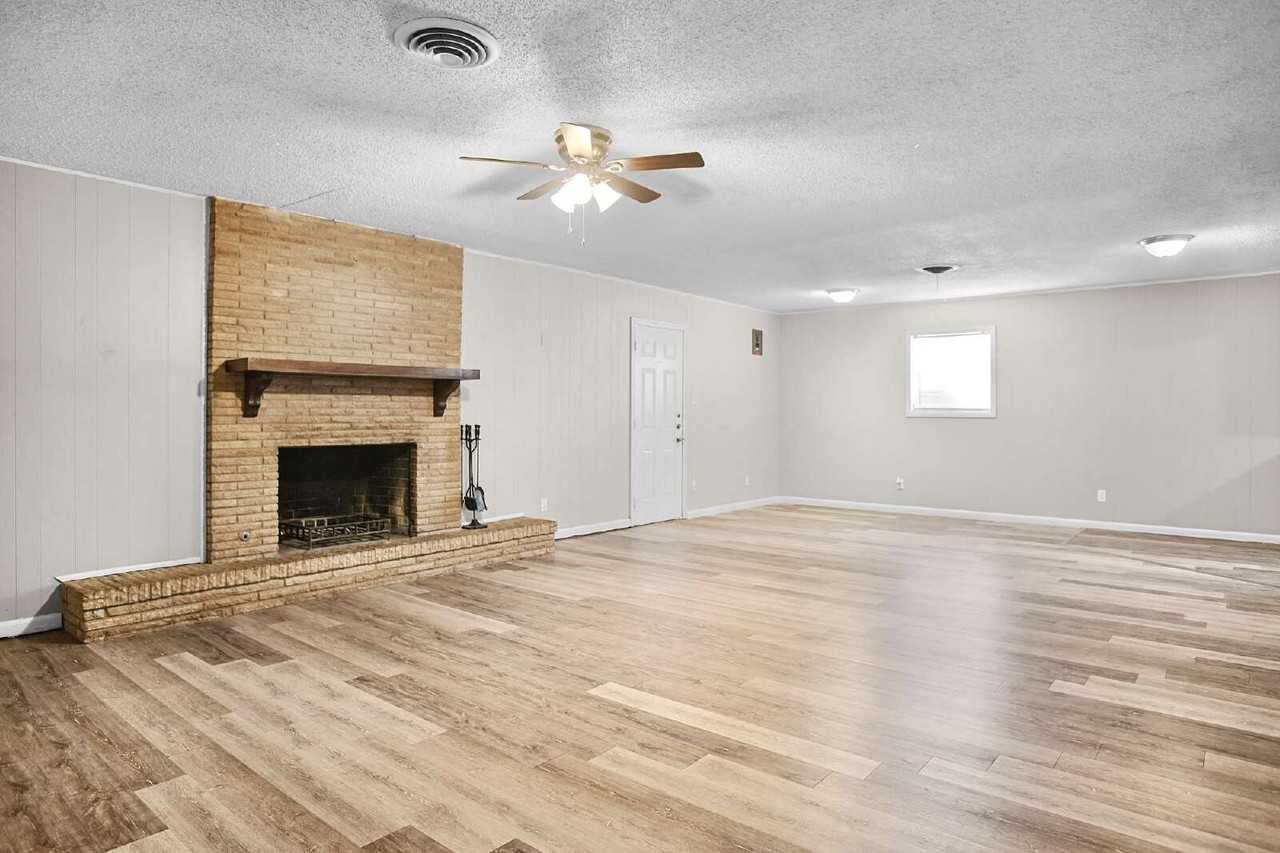 4309 42nd St - Photo 5 of 40