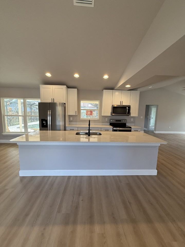 2255 Plantation Dr - Photo 4 of 5