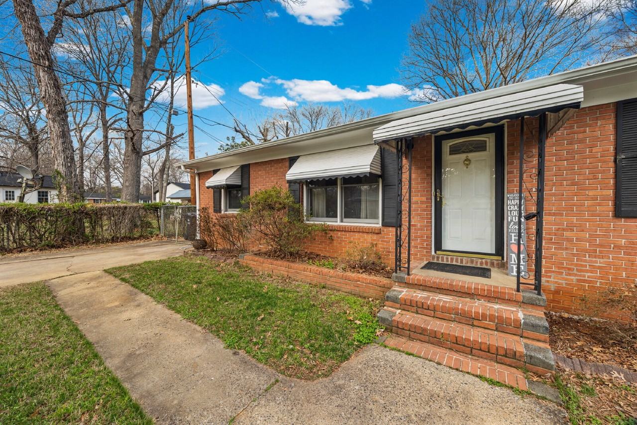 1037 Stoneybrook Ln - Photo 2 of 31