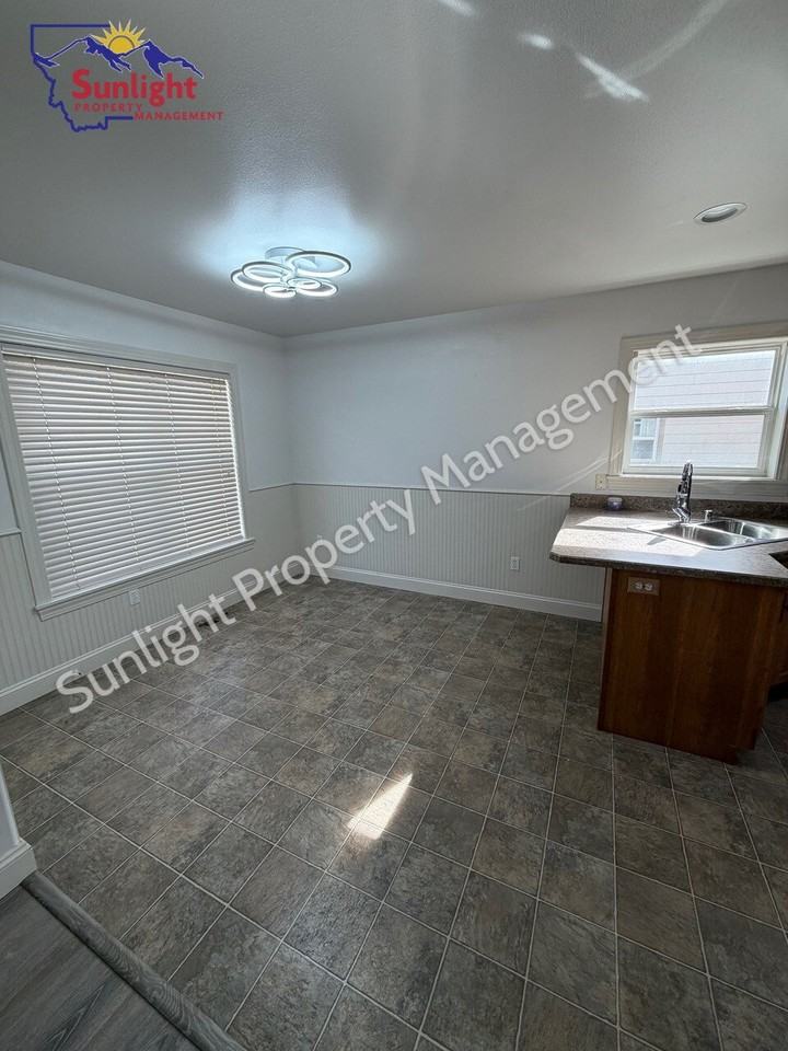 1003 Duval Dr - Photo 3 of 23