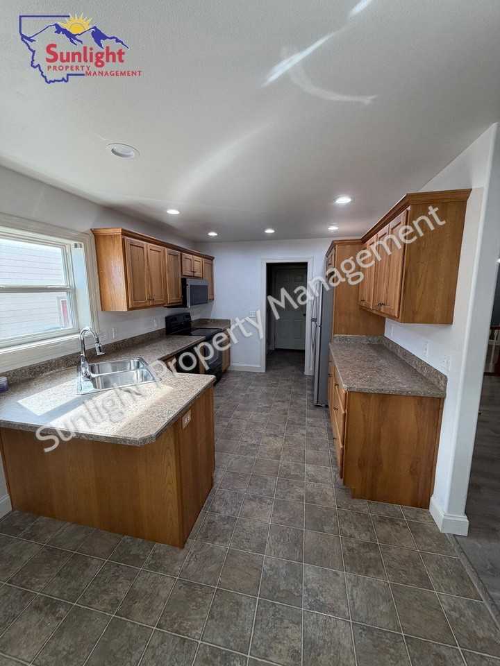 1003 Duval Dr - Photo 4 of 23