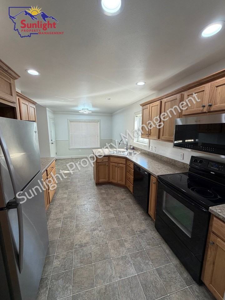 1003 Duval Dr - Photo 6 of 23