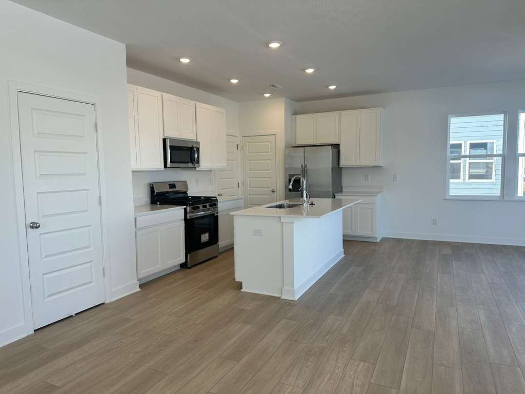 2762 Hardin Pl - Photo 3 of 15