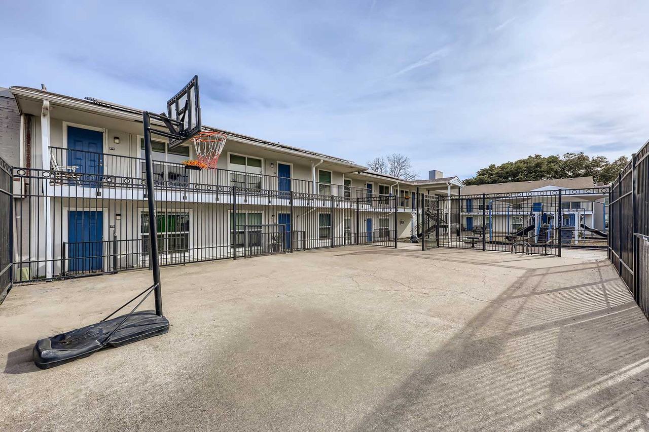 The Paddock on Park Row - Photo 2 of 50