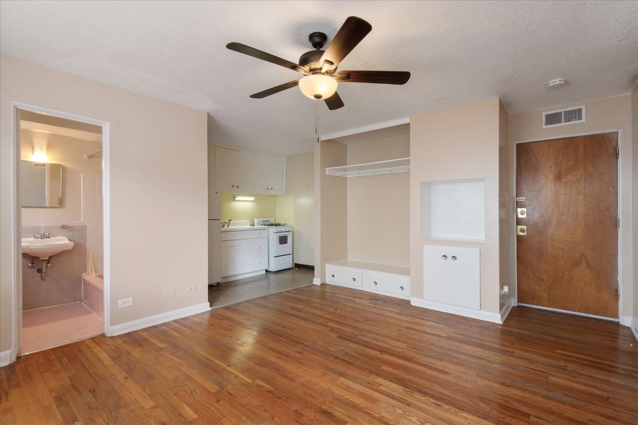 935 N Logan St #306 - Photo 5 of 8