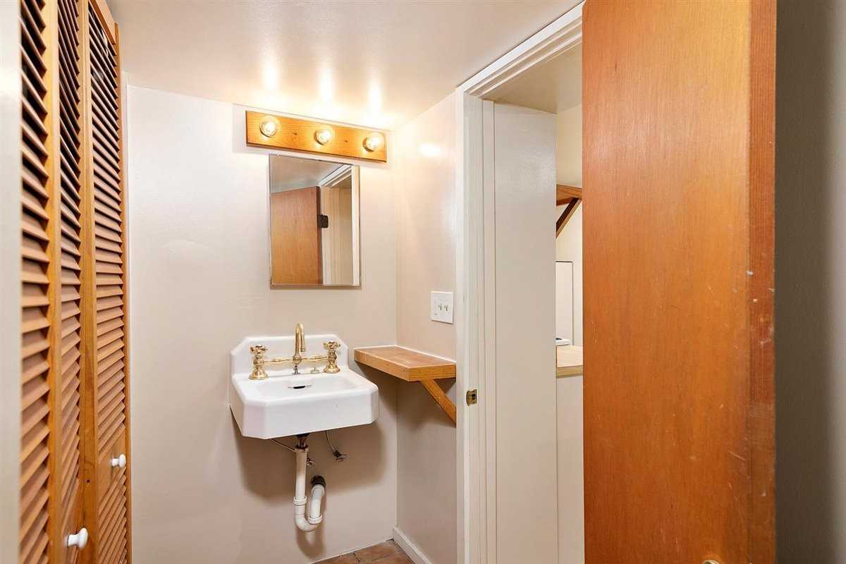 1439 Detroit St #7 - Photo 6 of 9