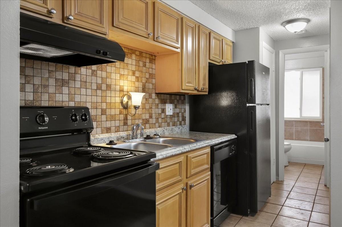 3655 S Pennsylvania St #201 - Photo 2 of 10