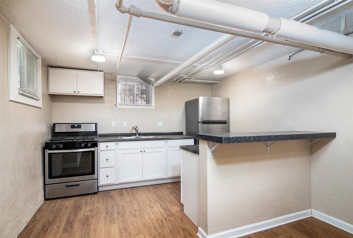 975 N Washington St #17 - Photo 5 of 9