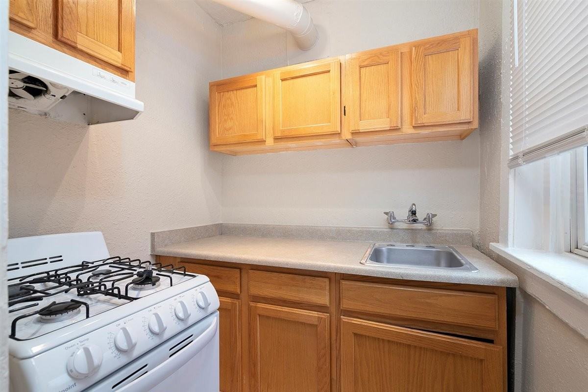1205 N Washington St #202 - Photo 3 of 13