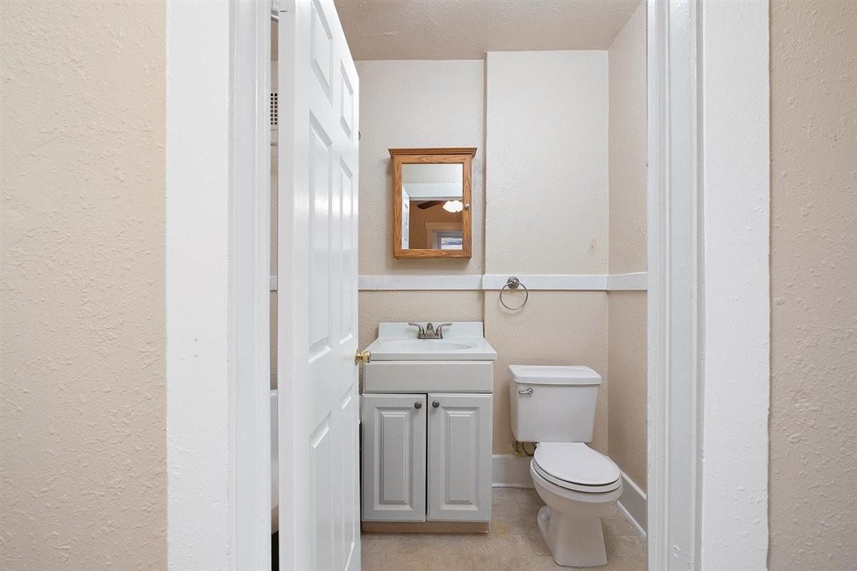 1205 N Washington St #202 - Photo 4 of 13