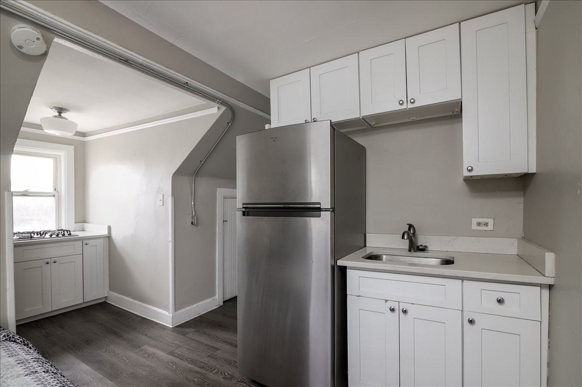 1075 N Clarkson St #13 - Photo 5 of 18