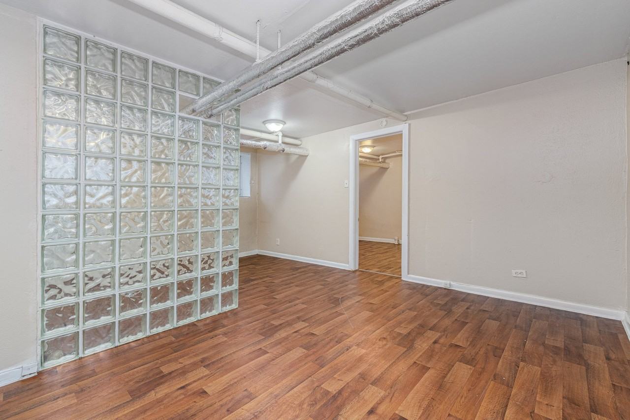 1030 N Pearl St #16 - Photo 4 of 7