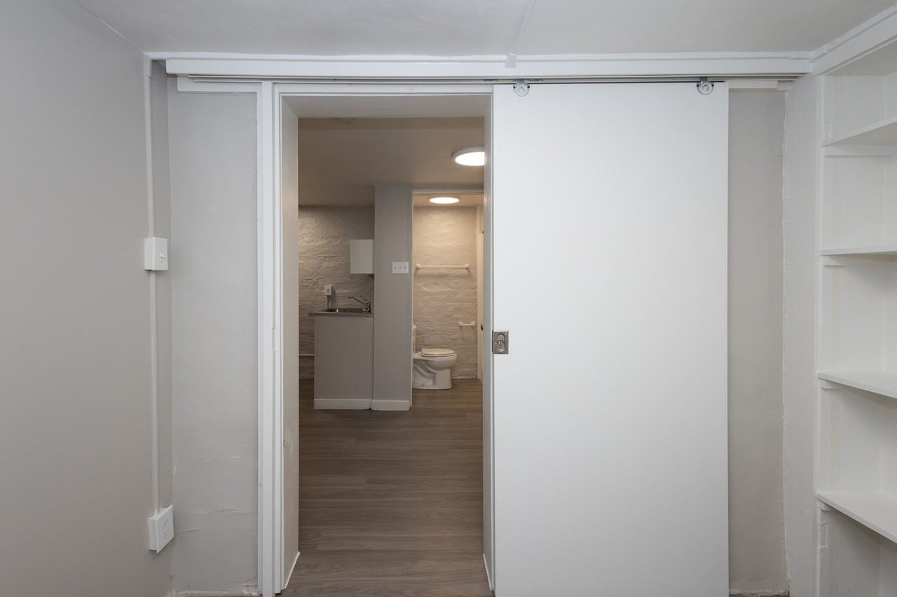 1115 N Logan St #B2 - Photo 5 of 40