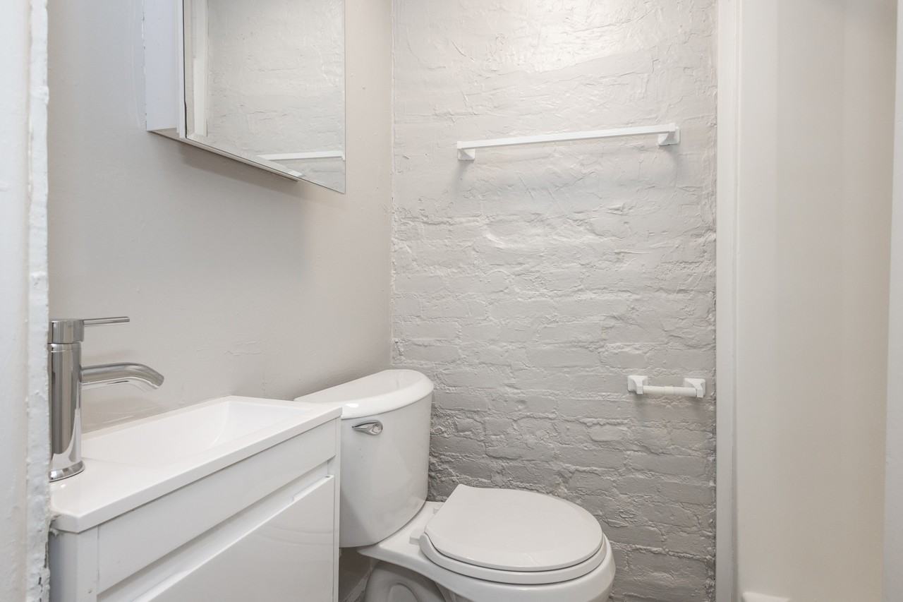 1115 N Logan St #B2 - Photo 6 of 40