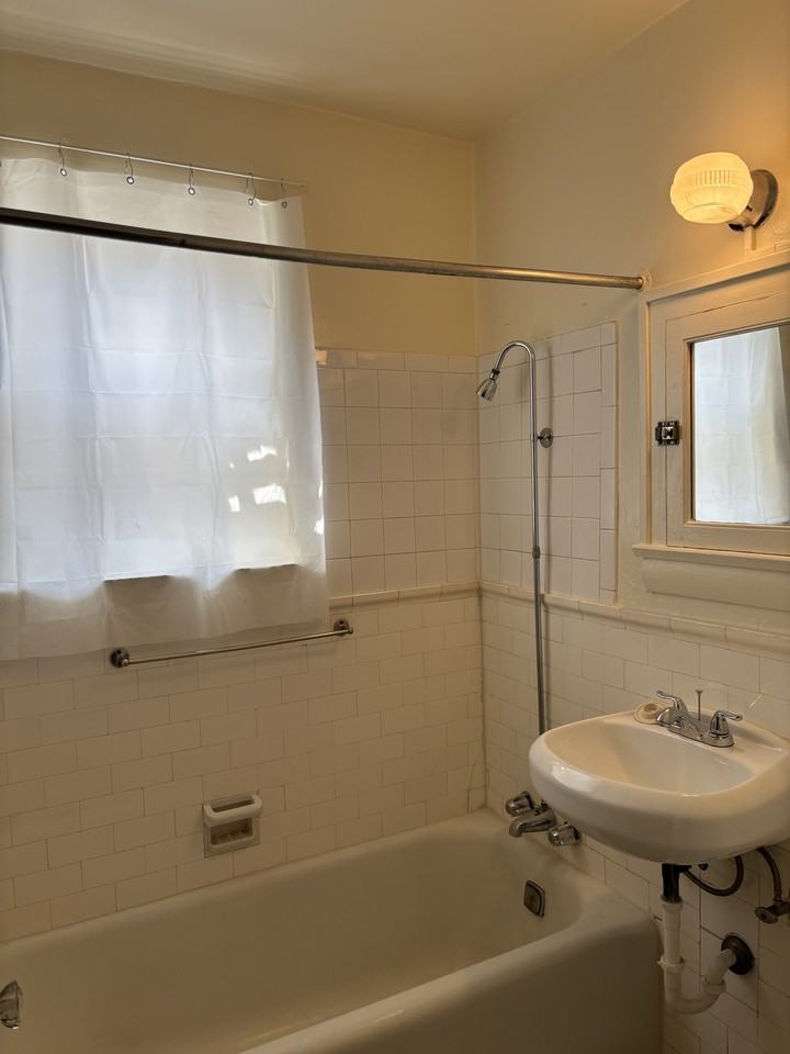 1209 N Pennsylvania St #8 - Photo 4 of 8