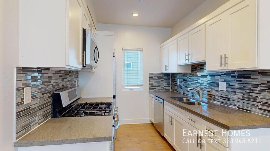 146 1/2 Rosemont Ave - Photo 5 of 17