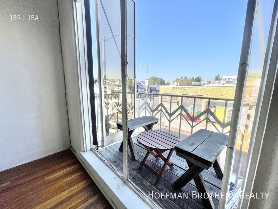 706 N Curson Ave #3 - Photo 4 of 7