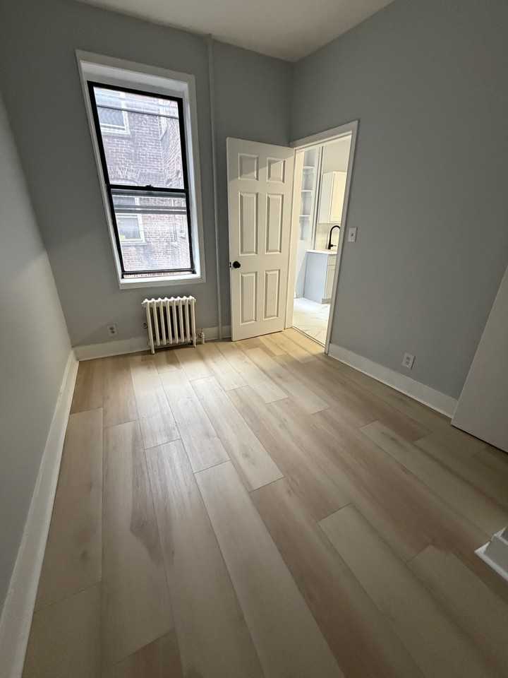 211 64th St #10 - Photo 7 of 11