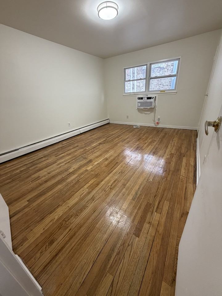 140 71st St #8 - Photo 5 of 12