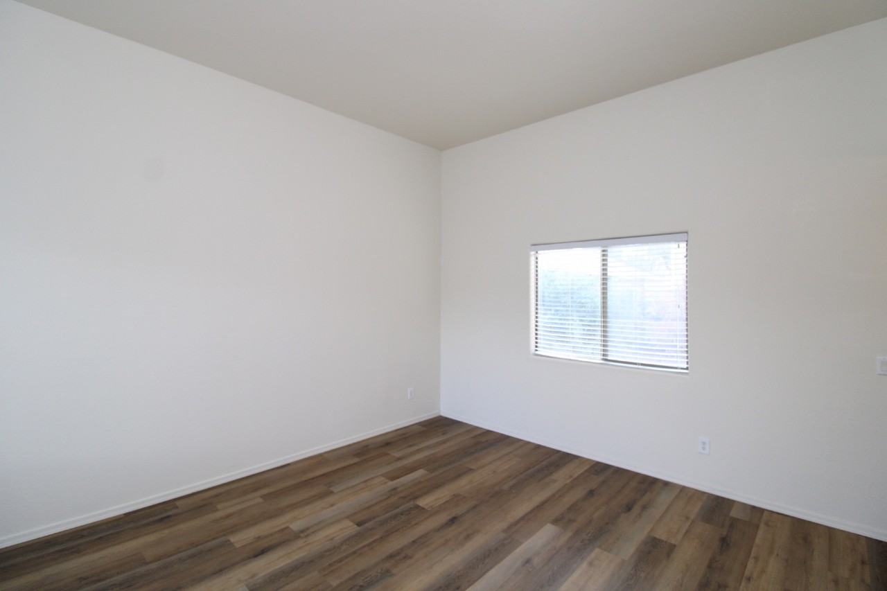 7308 S 37th Gln #NA - Photo 3 of 28