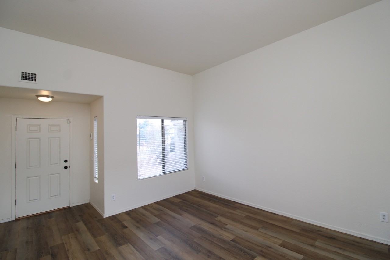 7308 S 37th Gln #NA - Photo 6 of 28