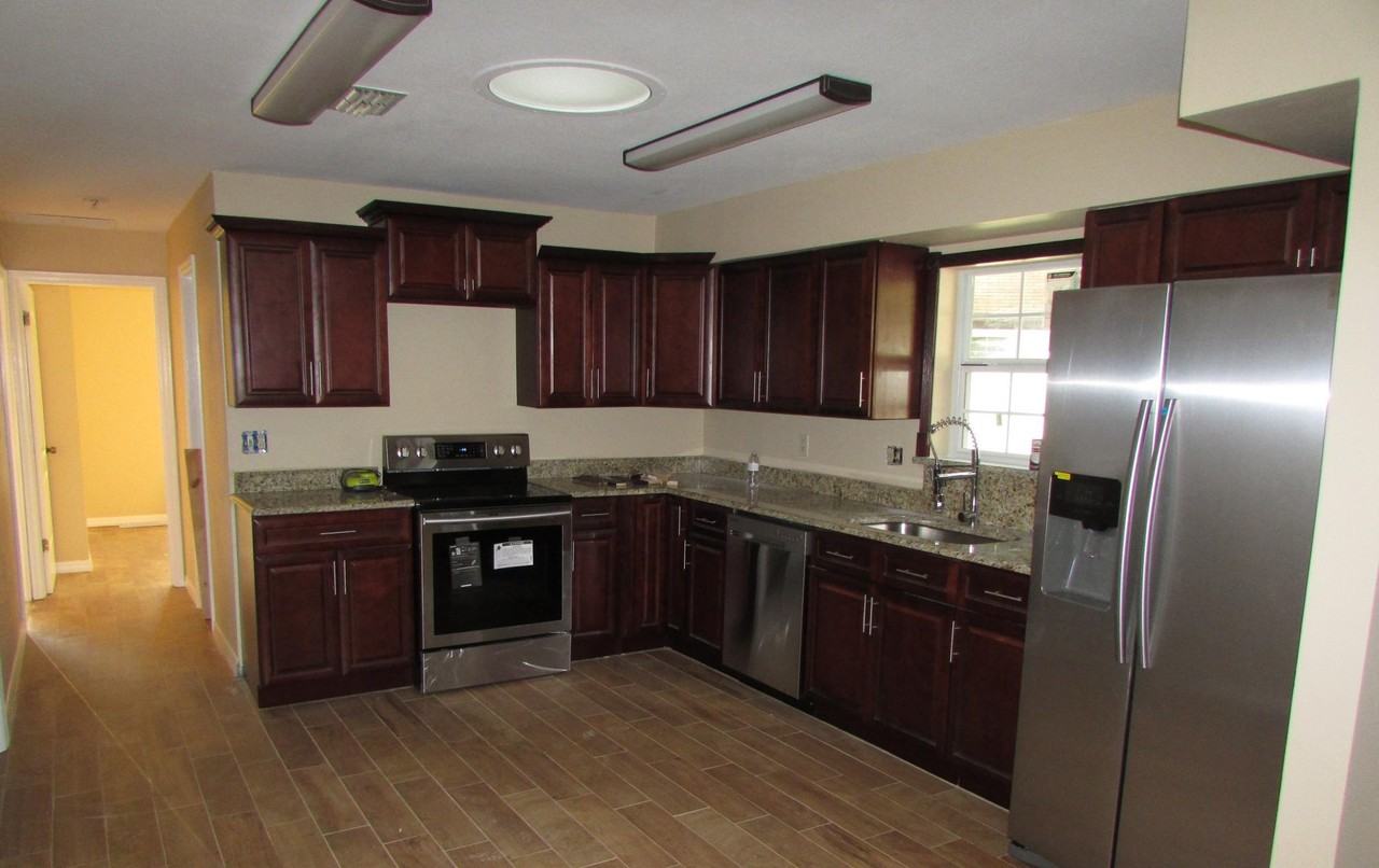 892 Stonybrook Cir #NA - Photo 4 of 17