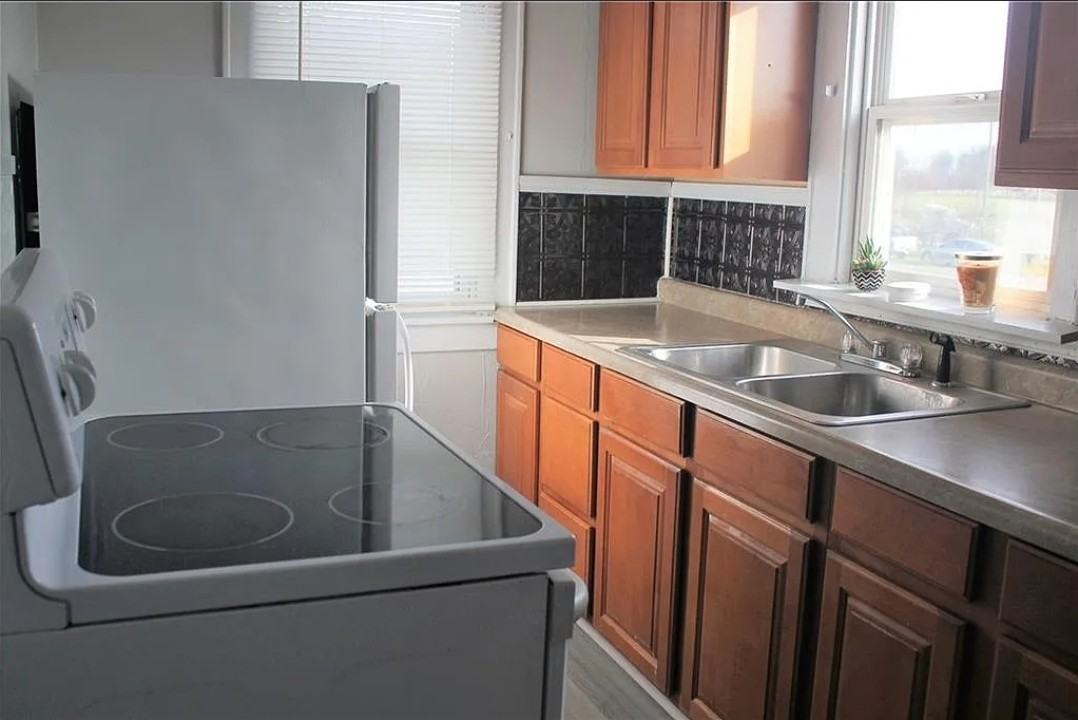 204 E Berry St #NA - Photo 3 of 3