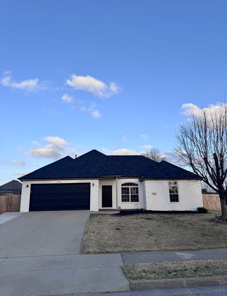 527 Westford St #NA - Photo 3 of 16