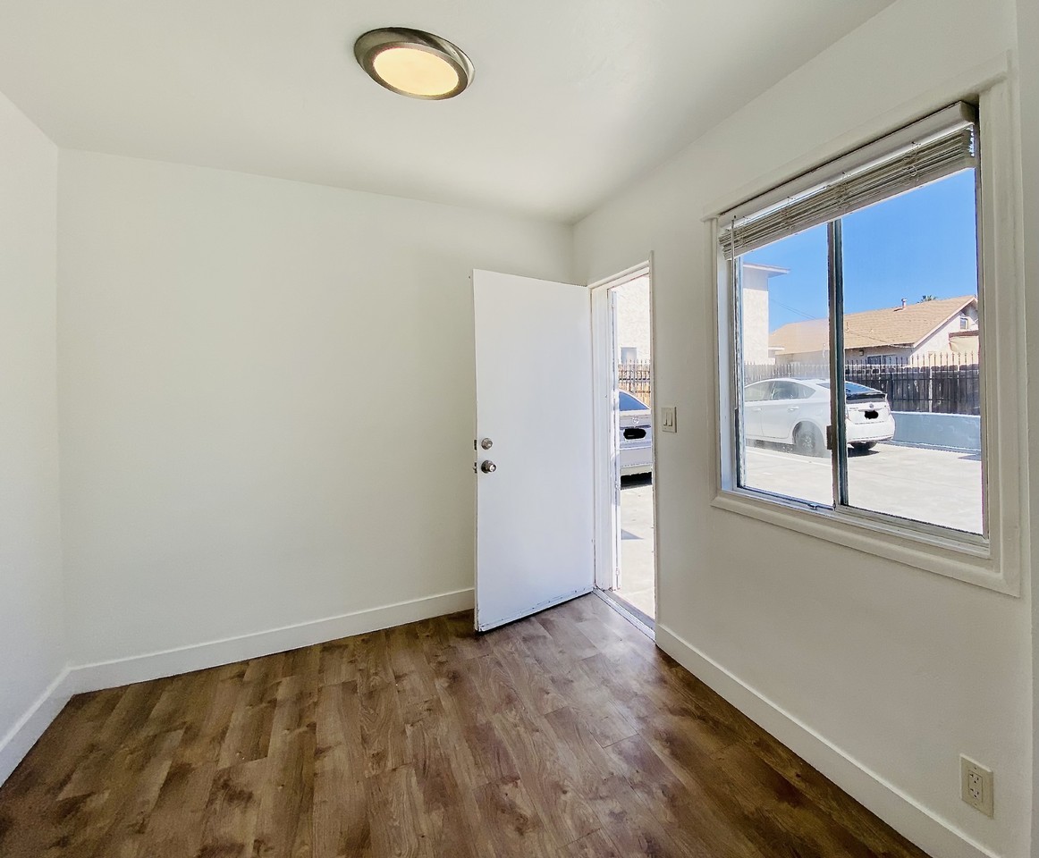 411 G St #A - Photo 6 of 12