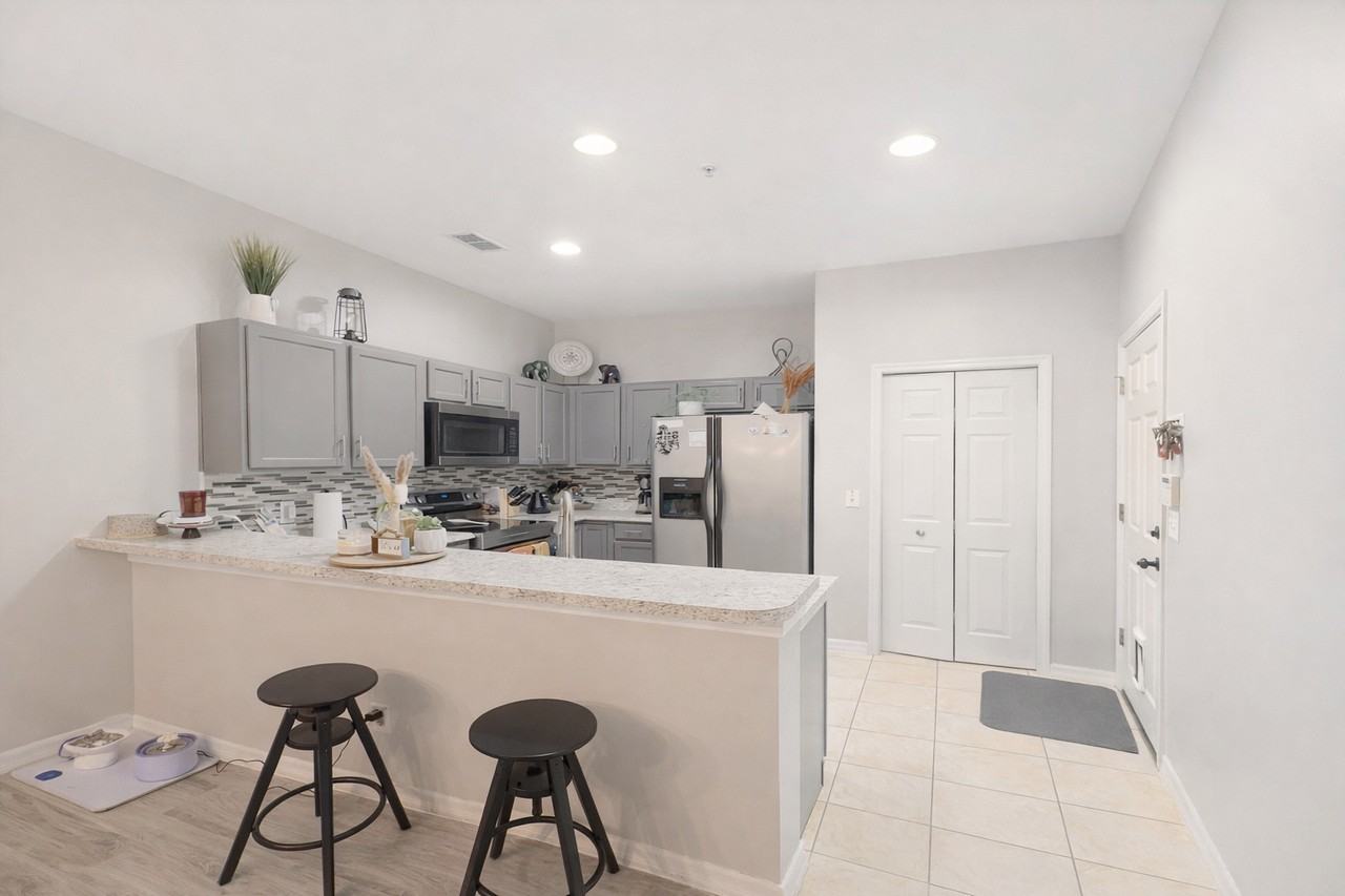 10019 Moorshire Cir #NA - Photo 5 of 33