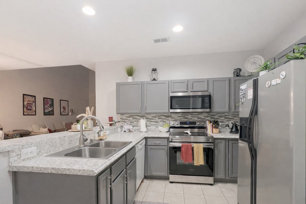 10019 Moorshire Cir #NA - Photo 6 of 33