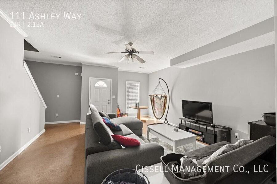 111 Ashley Way - Photo 4 of 11