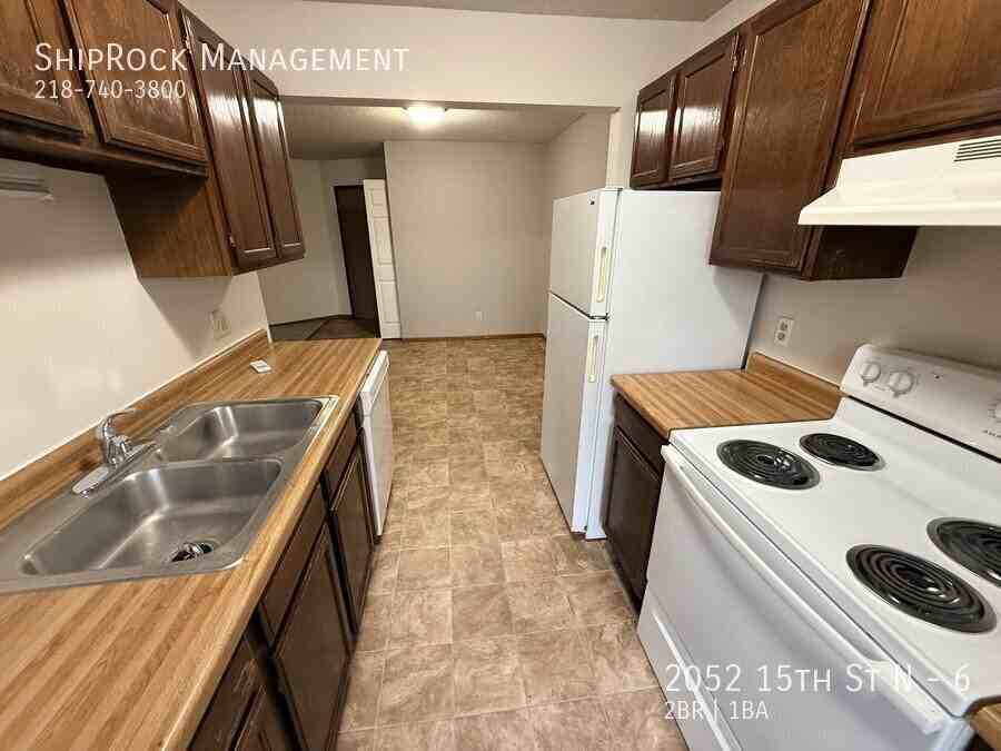 2052 15th St N #6 - Photo 6 of 14