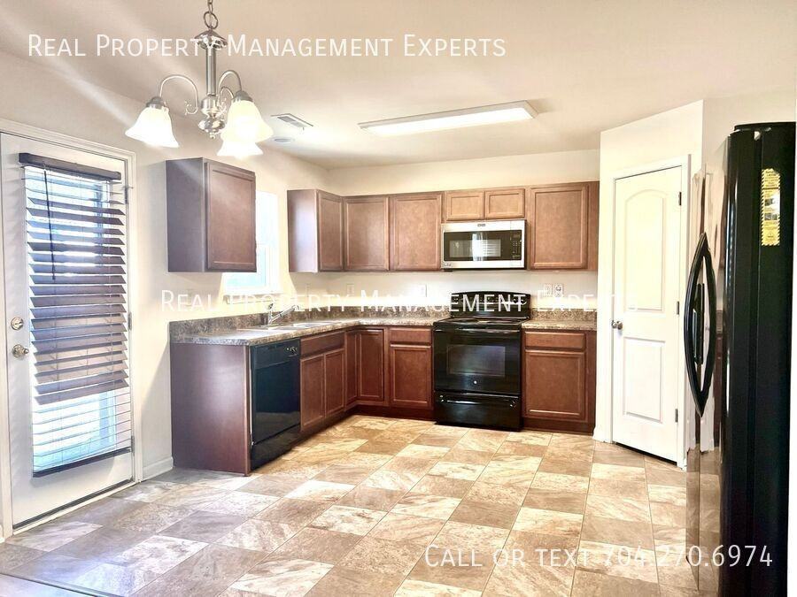 1840 Juniper Dr - Photo 3 of 19