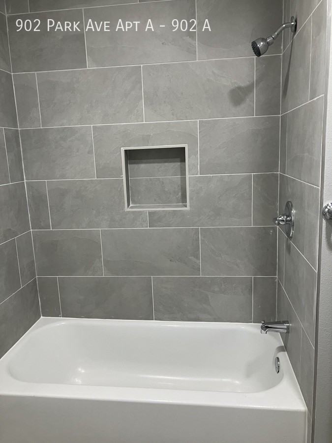 902 Park Ave W Apt A #902A - Photo 6 of 9