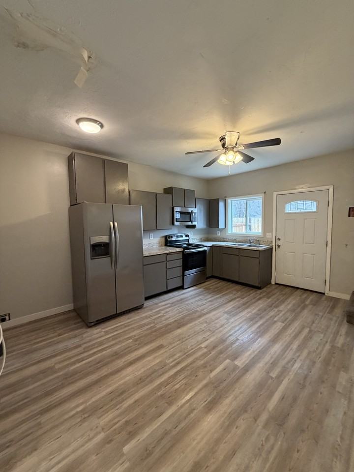 259 S Water Ave #2 - Photo 2 of 6