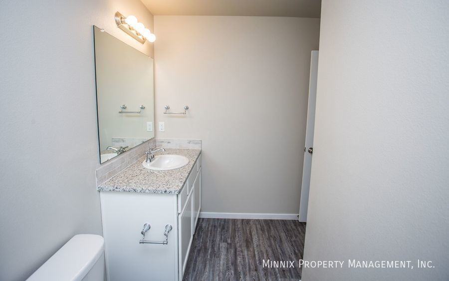 2114 N Avenue L #B - Photo 5 of 24