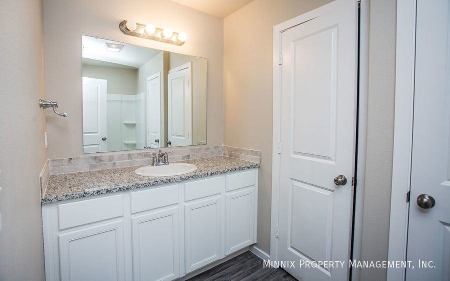 2114 N Avenue L #B - Photo 7 of 24