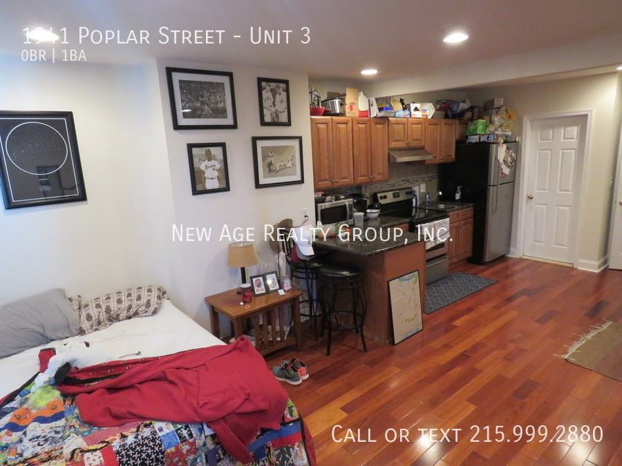 1941 Poplar St #3 - Photo 3 of 10