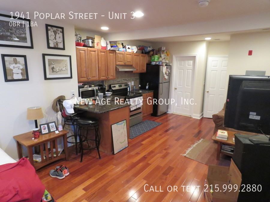 1941 Poplar St #3 - Photo 5 of 10